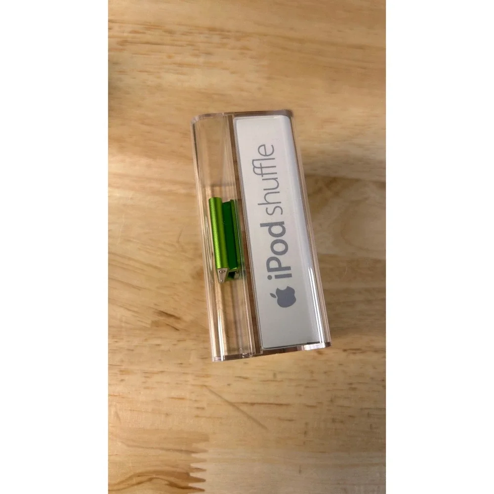 Apple iPod Shuffle 2nd Generation 1GB Green MA948LL/A New Sealed